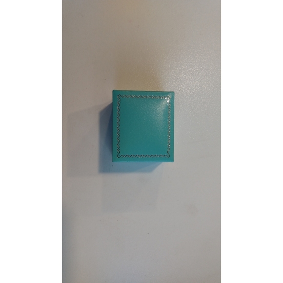 Plumeria  Flower ❀ stud earrings - Picture 4 of 4